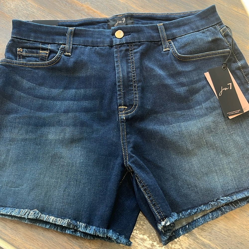 WOMEN’S SIZE 12 DENIM SHORTS FROM JEN 7  nwt waist 31 w stretch